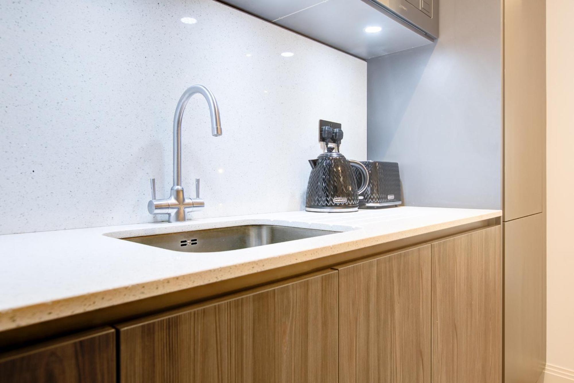 Hybrid Resi - Fulham Near Chelsea And Putney Londra