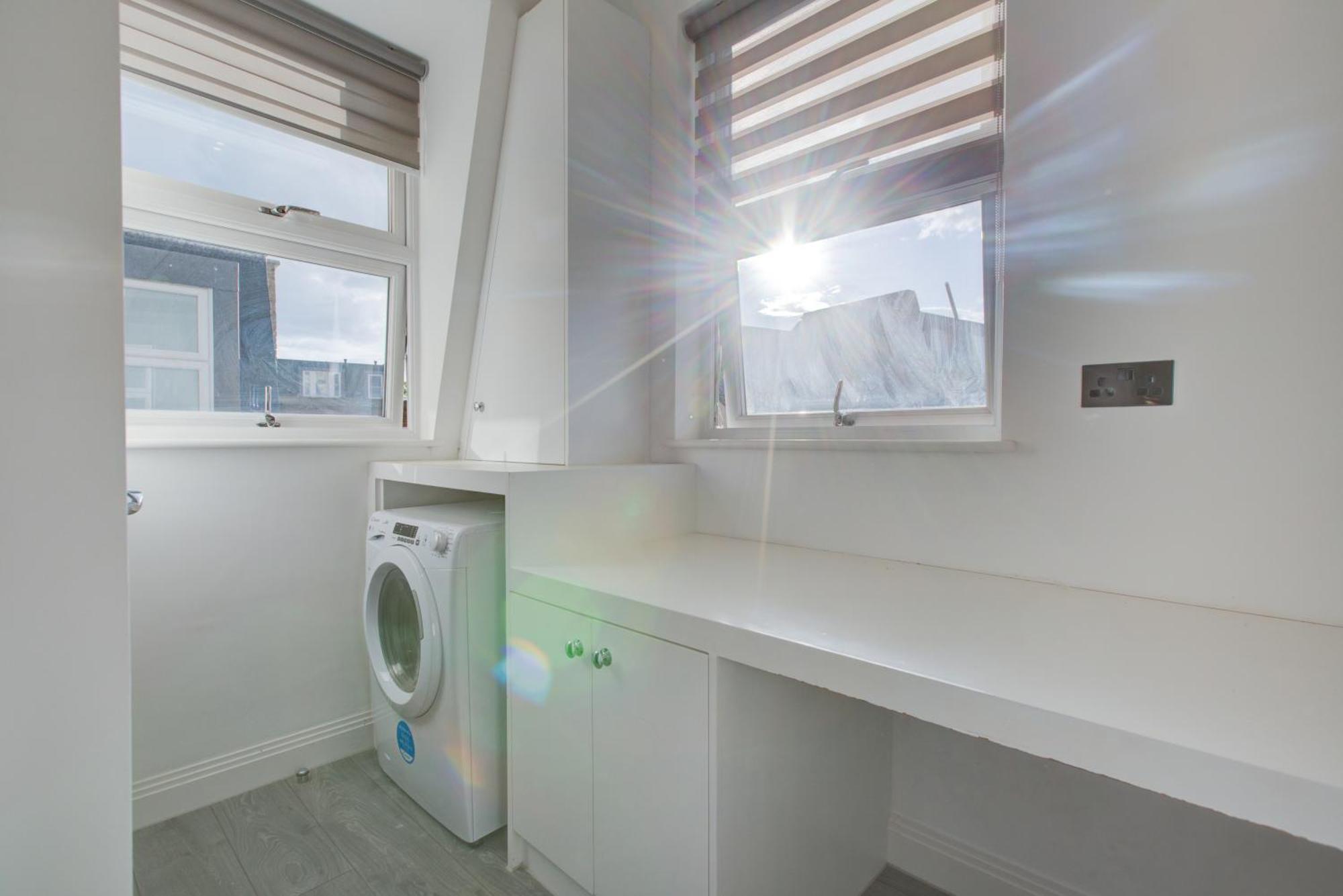 Hybrid Resi - Fulham Near Chelsea And Putney * Londra