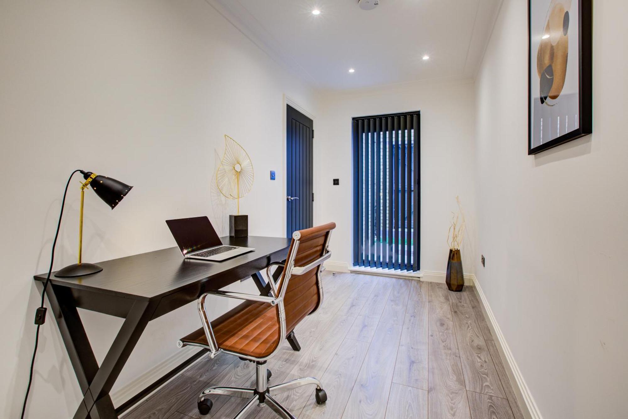 Hybrid Resi - Fulham Near Chelsea And Putney Londra