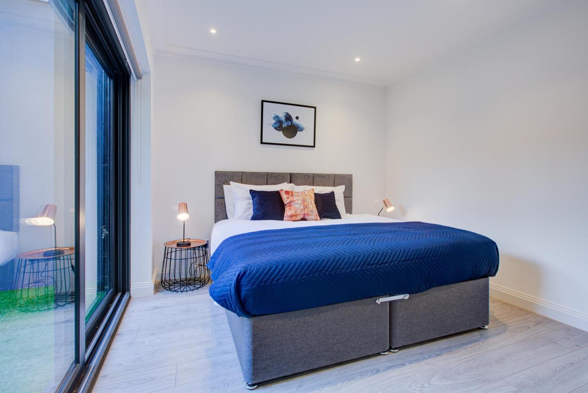 Hybrid Resi - Fulham Near Chelsea And Putney Londra